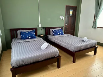 Superior-Zweibettzimmer mit Stadtblick — Niece Hostel Phuket - Bangtao Beach